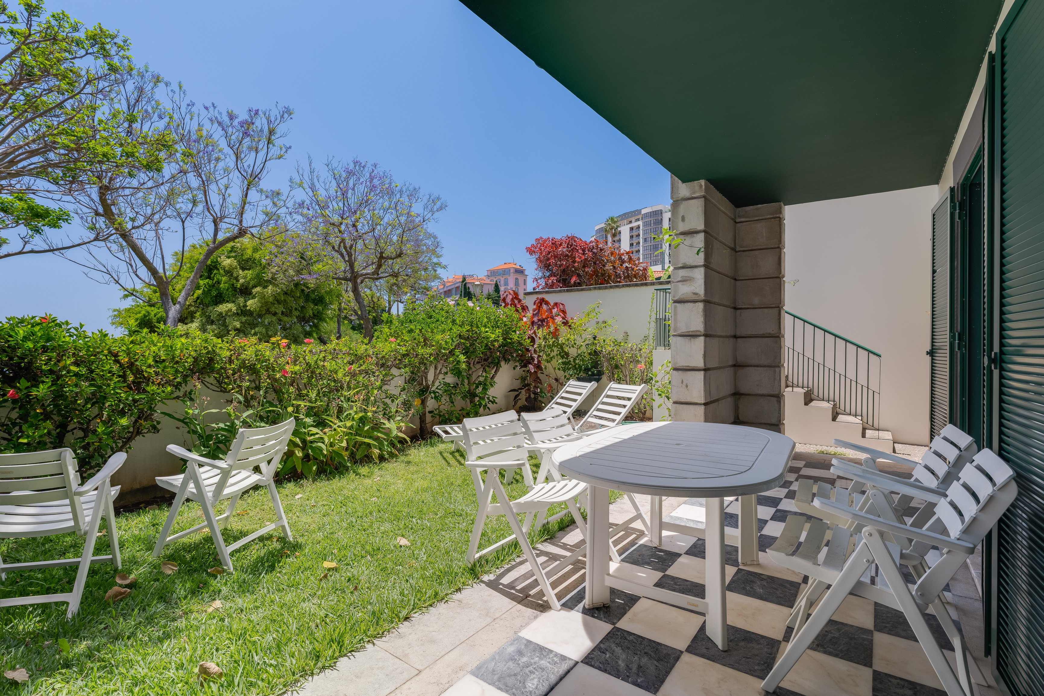 Jardim privativo com terraço