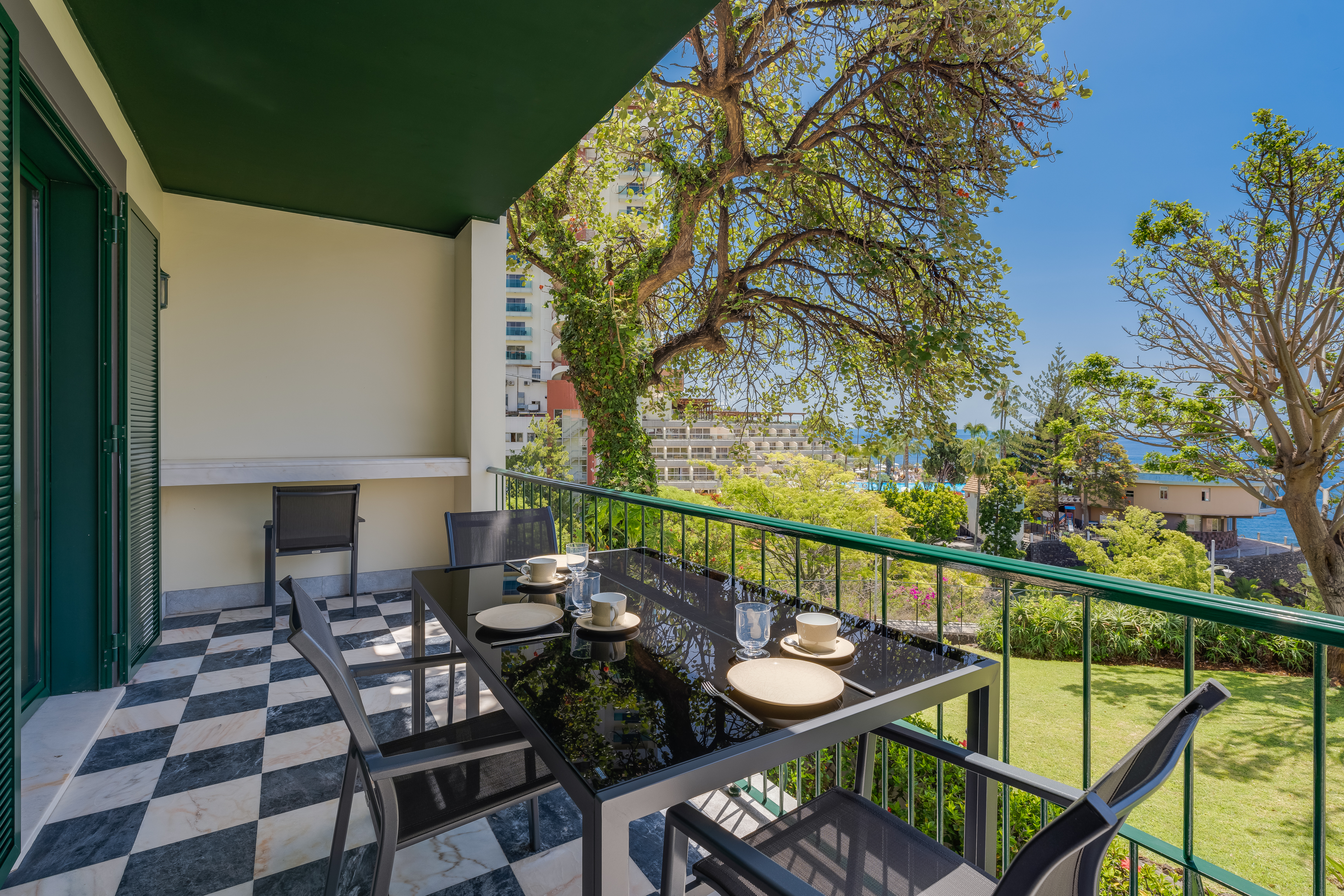 Varanda com vista para os jardins